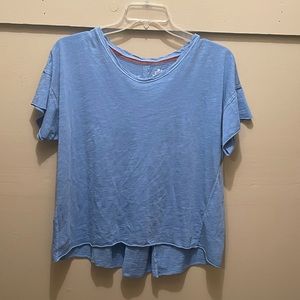 Never worn! PILCRO BREEZY SPLIT-BACK TEE. Blue. Size Large.